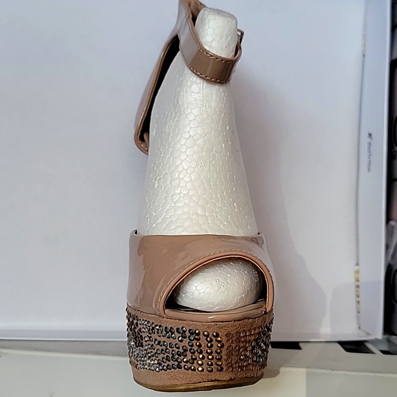 Heels - Picture 2 of 4